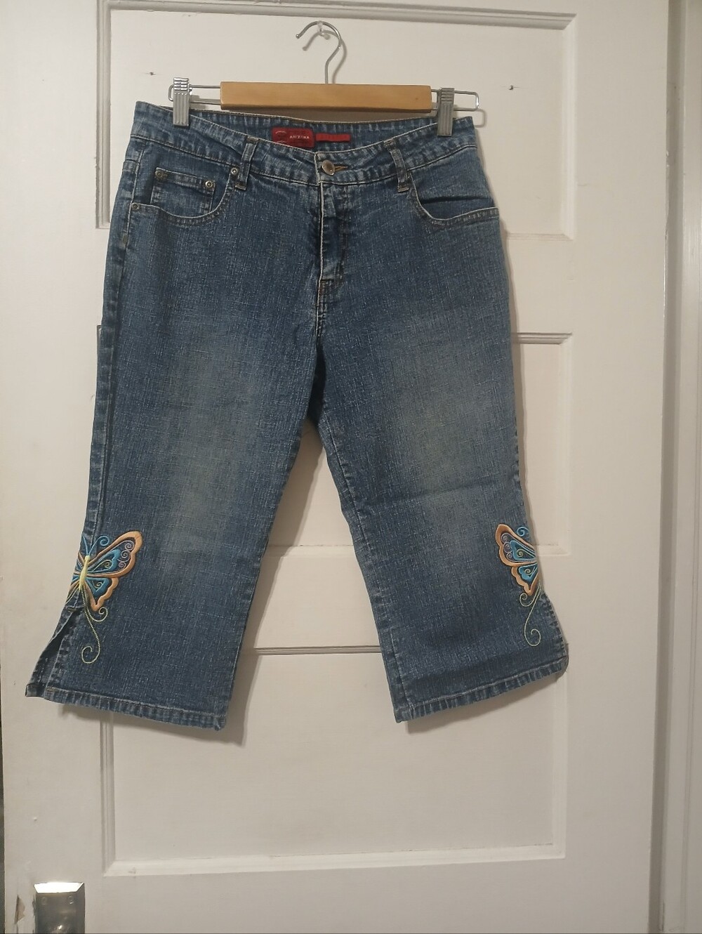 Arizona Jean Company Blue Denim Capris with Embroidered Butterflies